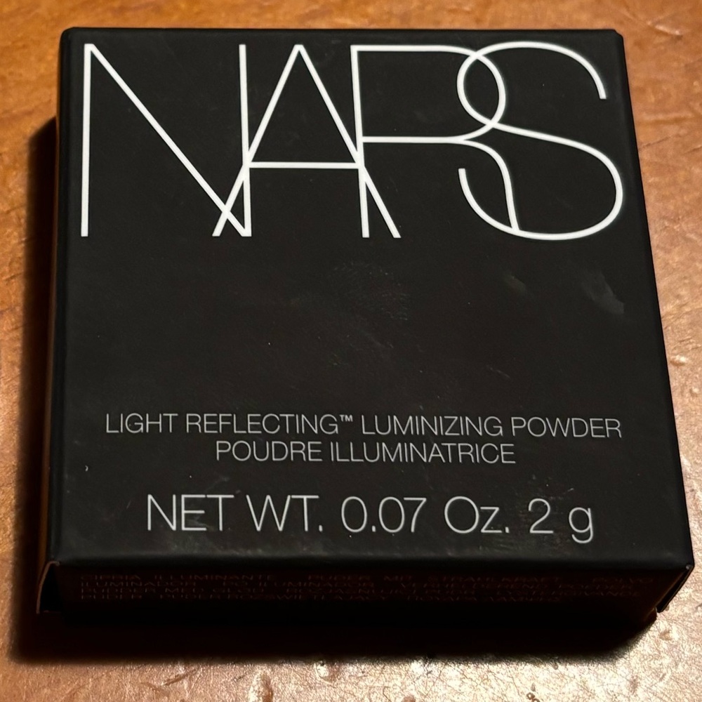 NARS Light Reflecting Luminizing Powder - Picture 3 of 16